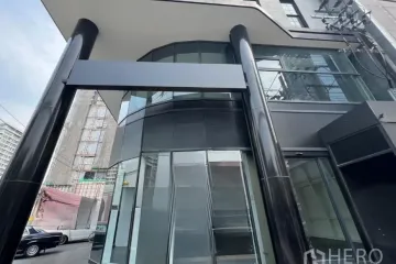 Warehouse / Factory for rent in Khlong Tan Nuea, Bangkok