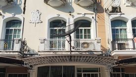 3 Bedroom Townhouse for rent in The Metro Rama 9, Prawet, Bangkok