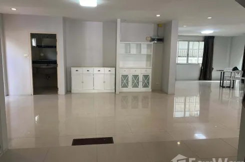 3 Bedroom House for rent in Arena Garden Onnut 44, Bang Chak, Bangkok