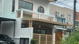 3 Bedroom Townhouse for rent in Talat Nuea, Phuket