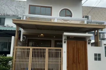 3 Bedroom Townhouse for rent in Talat Nuea, Phuket