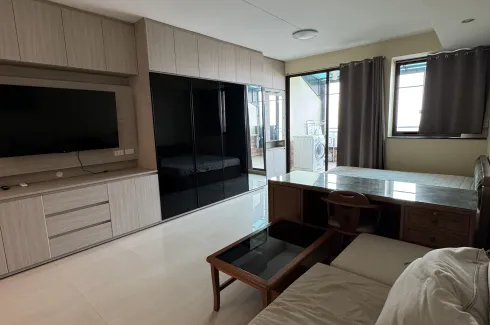 Condo for rent in Thung Maha Mek, Bangkok near MRT Lumpini