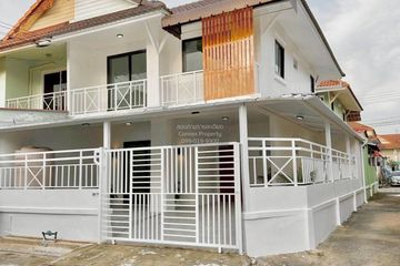 3 Bedroom Townhouse for sale in Khlong Sam, Pathum Thani