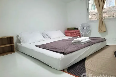 2 Bedroom House for rent in Si Phraya, Bangkok near MRT Sam Yan