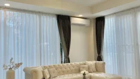 5 Bedroom House for rent in Huai Khwang, Bangkok