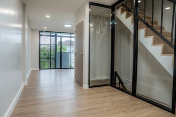 3 Bedroom Townhouse for sale in Phra Khanong Nuea, Bangkok near BTS Phra Khanong