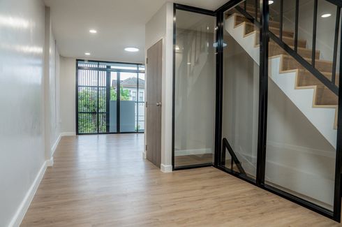 3 Bedroom Townhouse for sale in Phra Khanong Nuea, Bangkok near BTS Phra Khanong