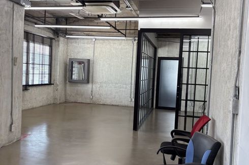 Office for rent in Peterson Sukhumvit 26, Khlong Tan, Bangkok near BTS Phrom Phong