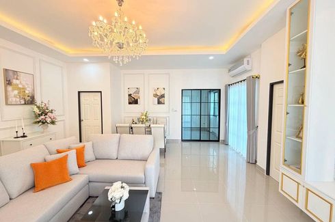 3 Bedroom House for sale in Na Kluea, Chonburi