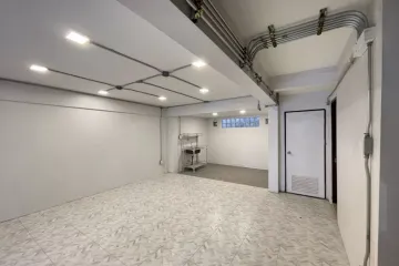 5 Bedroom Office for rent in Khlong Toei, Bangkok near BTS Asoke