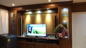 2 Bedroom Condo for sale in Bang Yi Ruea, Bangkok near BTS Pho Nimit