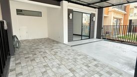 3 Bedroom Townhouse for sale in Khlong Sam, Pathum Thani