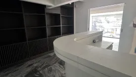 2 Bedroom Commercial for rent in Khlong Toei, Bangkok