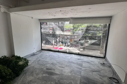 2 Bedroom Commercial for rent in Khlong Toei, Bangkok