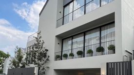 4 Bedroom House for sale in Phra Khanong Nuea, Bangkok