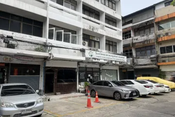 1 Bedroom Office for rent in Khlong Toei, Bangkok near BTS Asoke