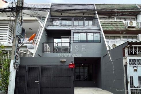 3 Bedroom House for rent in Phra Khanong, Bangkok near BTS Ekkamai