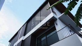 4 Bedroom House for sale in Khlong Tan Nuea, Bangkok