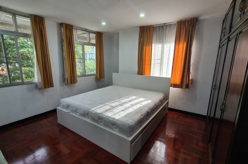 3 Bedroom Condo for rent in Khlong Tan Nuea, Bangkok