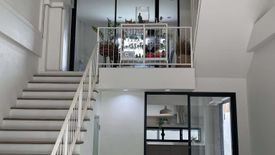 3 Bedroom Office for rent in Bang Kapi, Bangkok near MRT Pradit Manutham