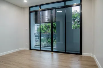 3 Bedroom Townhouse for sale in Khlong Toei, Bangkok near BTS Asoke