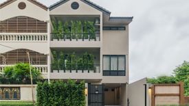 4 Bedroom Townhouse for sale in Phra Khanong Nuea, Bangkok