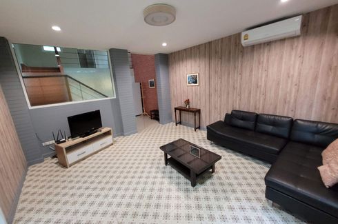 2 Bedroom Condo for rent in Khlong Tan Nuea, Bangkok