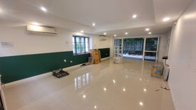 2 Bedroom Townhouse for rent in Khlong Tan Nuea, Bangkok near BTS Ekkamai