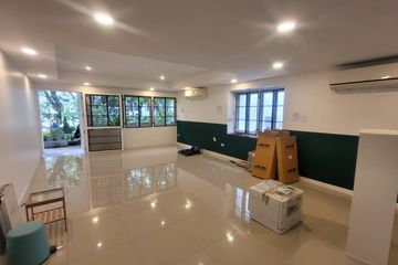 2 Bedroom Townhouse for rent in Khlong Tan Nuea, Bangkok near BTS Ekkamai