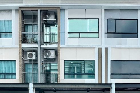 3 Bedroom Townhouse for sale in The Village Wongwaen-Lamlukka, Lat Sawai, Pathum Thani