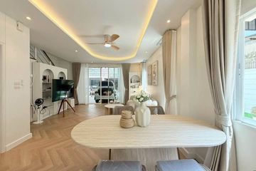 3 Bedroom House for rent in Chan Kasem, Bangkok near BTS Sena Nikhom