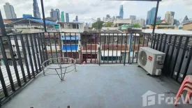 3 Bedroom Townhouse for sale in Thung Wat Don, Bangkok near BTS Surasak