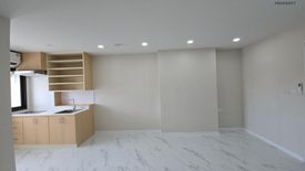 2 Bedroom Condo for sale in Sathorn Happy Land Tower, Thung Wat Don, Bangkok near BTS Chong Nonsi