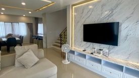 4 Bedroom House for sale in Centro Wongwaen-Chatuchot, Sam Wa Tawan Tok, Bangkok