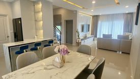 4 Bedroom House for sale in Centro Wongwaen-Chatuchot, Sam Wa Tawan Tok, Bangkok