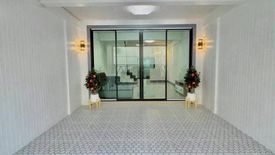3 Bedroom Townhouse for sale in Talat Khwan, Nonthaburi