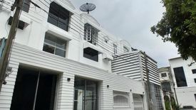 8 Bedroom House for sale in Huai Khwang, Bangkok