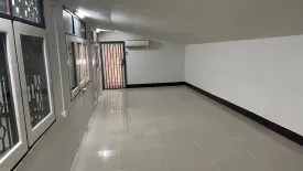 8 Bedroom House for rent in Talat Khwan, Nonthaburi near MRT Nonthaburi Civic Center