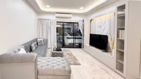 6 Bedroom House for rent in Huai Khwang, Bangkok