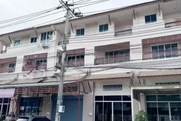 3 Bedroom Townhouse for sale in Racha Thewa, Samut Prakan