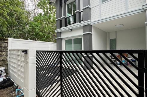 3 Bedroom Townhouse for sale in Pruksaville 58/1 Thalang Hillside(Phuket), Thep Krasatti, Phuket