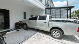 3 Bedroom Apartment for sale in Baan Pruksa Lumlukka-Wongwaen, Lam Luk Ka, Pathum Thani