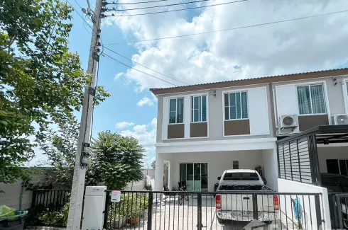 3 Bedroom Apartment for sale in Baan Pruksa Lumlukka-Wongwaen, Lam Luk Ka, Pathum Thani