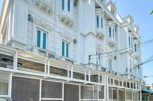 3 Bedroom Townhouse for rent in Bang Chak, Bangkok near BTS Punnawithi