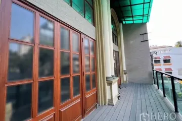Commercial for rent in Khlong Toei Nuea, Bangkok near Airport Rail Link Makkasan