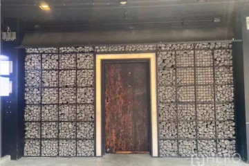 Commercial for rent in Khlong Tan Nuea, Bangkok