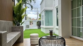 4 Bedroom House for sale in Na Kluea, Chonburi