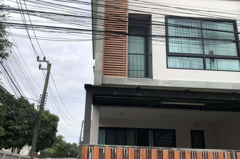 4 Bedroom Townhouse for sale in Bang Chak, Bangkok