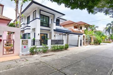 3 Bedroom House for sale in Preecha Rom Klao, Saen Saep, Bangkok