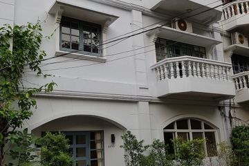 3 Bedroom Townhouse for rent in Prompak Gardens, Khlong Tan Nuea, Bangkok near BTS Phrom Phong